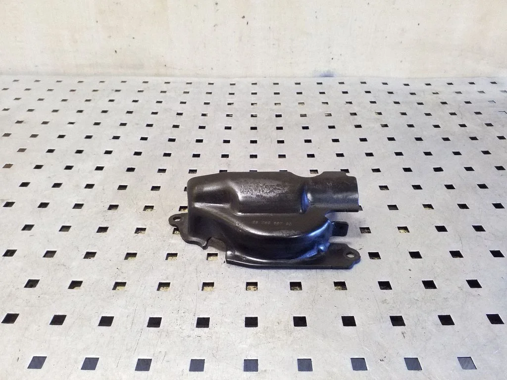 Kita variklio skyriaus detalė
