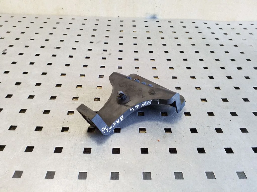 Kita variklio skyriaus detalė