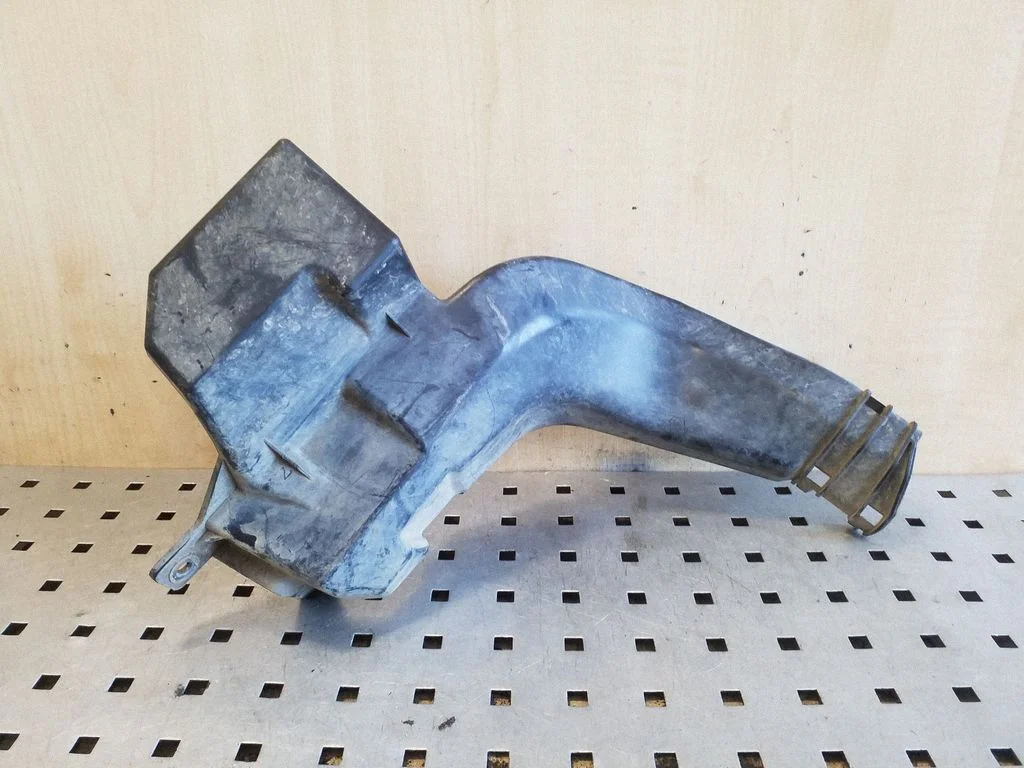 Kita variklio skyriaus detalė
