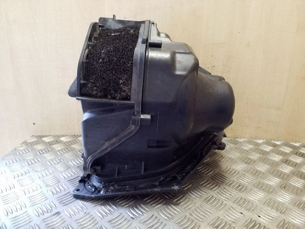 Kita variklio skyriaus detalė