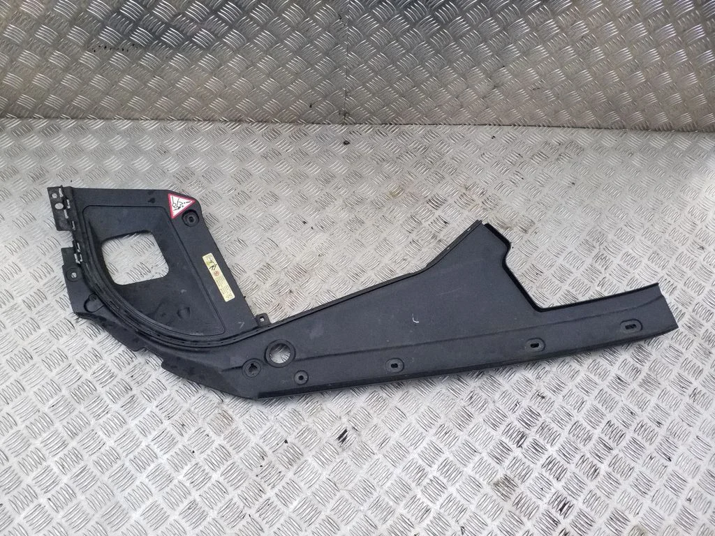 Kita variklio skyriaus detalė