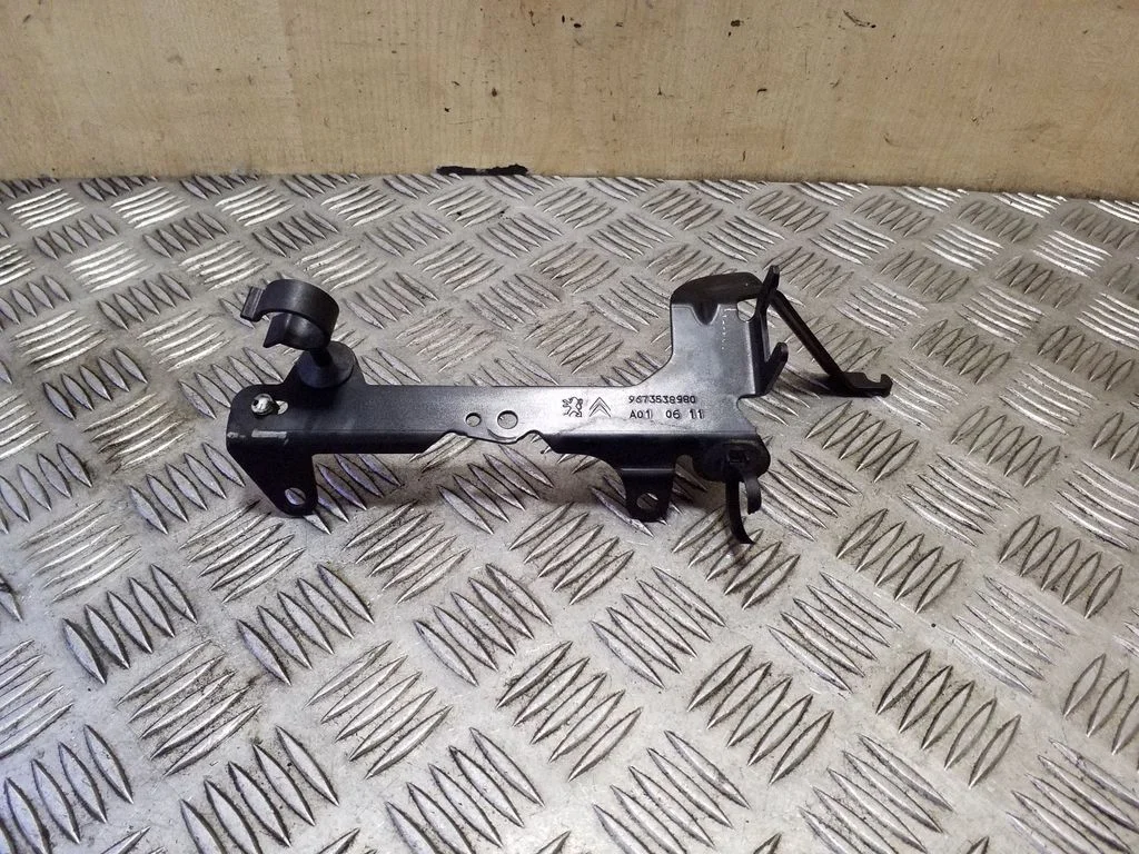 Kita variklio skyriaus detalė