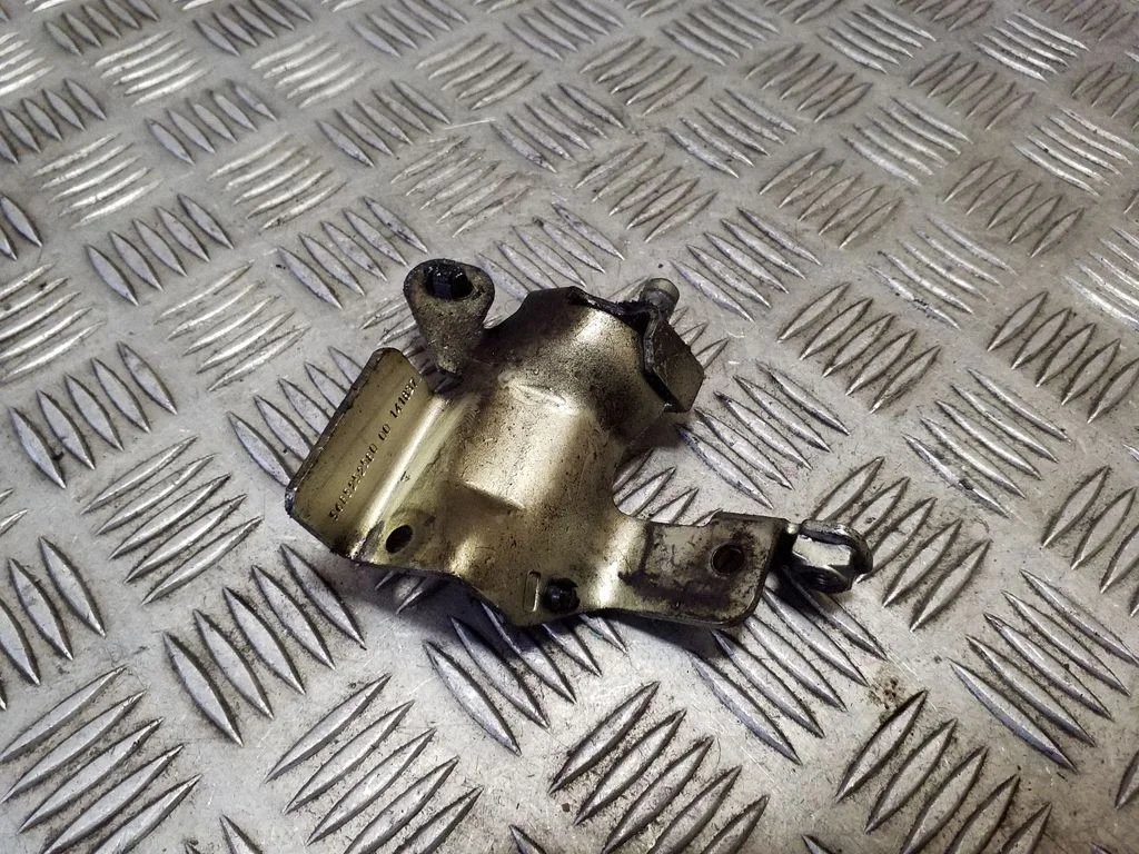 Kita variklio skyriaus detalė