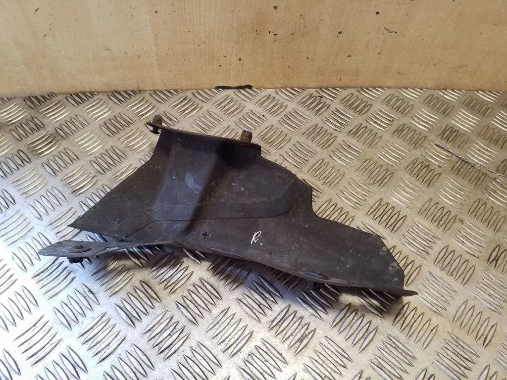 Kita variklio skyriaus detalė