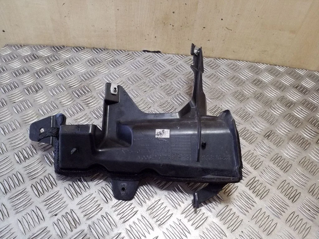 Kita variklio skyriaus detalė