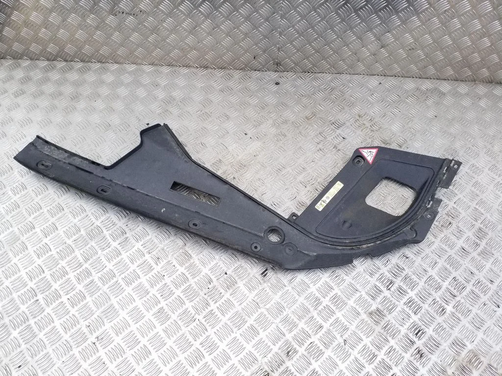 Kita variklio skyriaus detalė