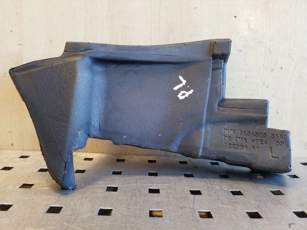 Kita variklio skyriaus detalė