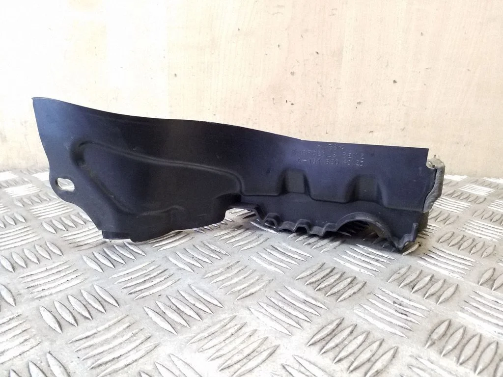 Kita variklio skyriaus detalė