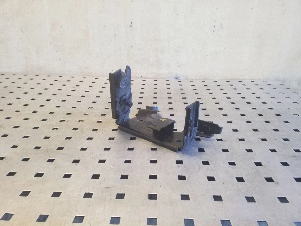 Kita variklio skyriaus detalė