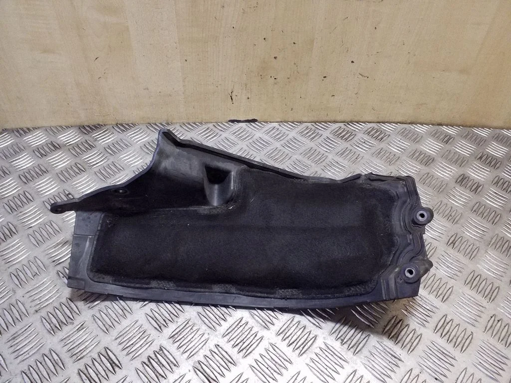 Kita variklio skyriaus detalė