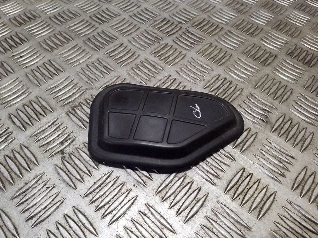 Kita variklio skyriaus detalė