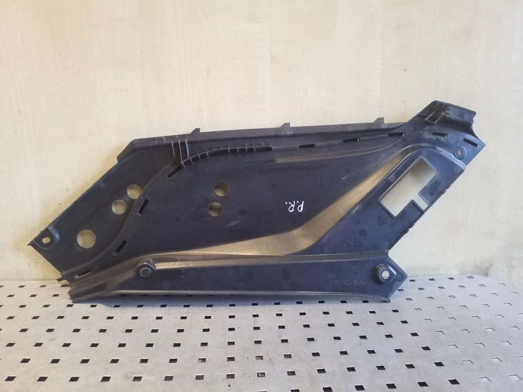 Kita variklio skyriaus detalė