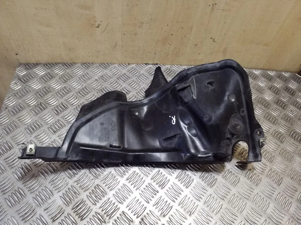 Kita variklio skyriaus detalė