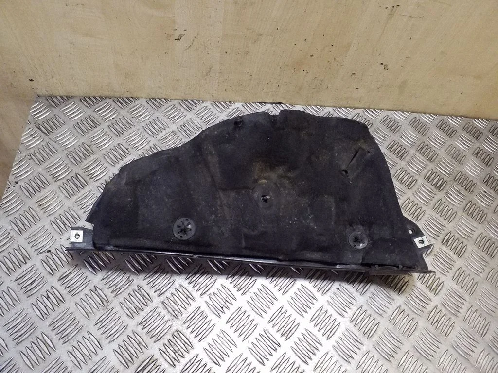 Kita variklio skyriaus detalė
