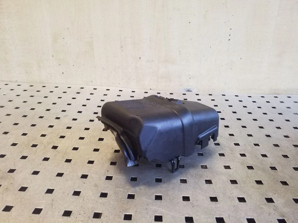 Kita variklio skyriaus detalė