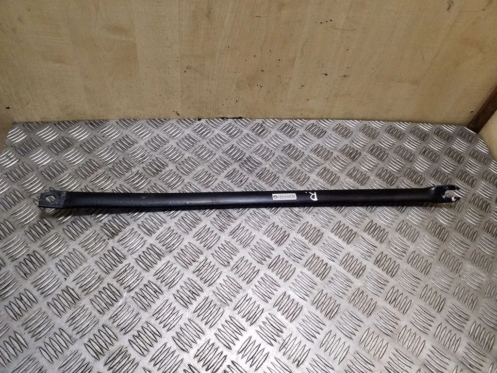 Kita variklio skyriaus detalė
