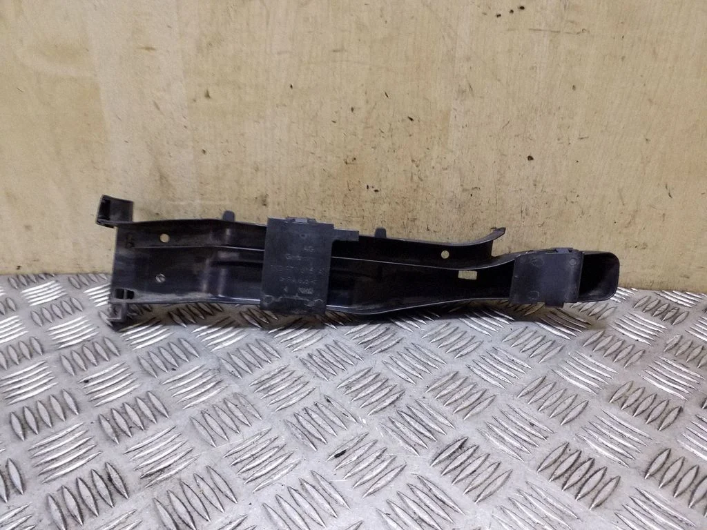 Kita variklio skyriaus detalė