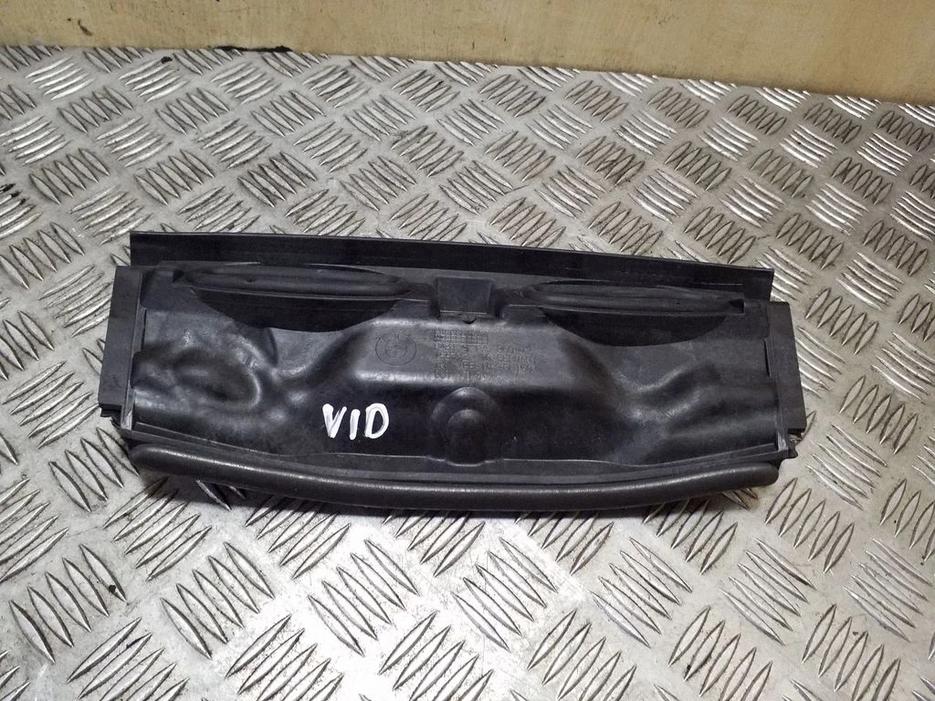 Kita variklio skyriaus detalė