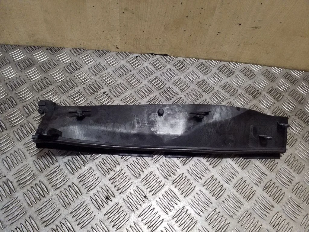 Kita variklio skyriaus detalė