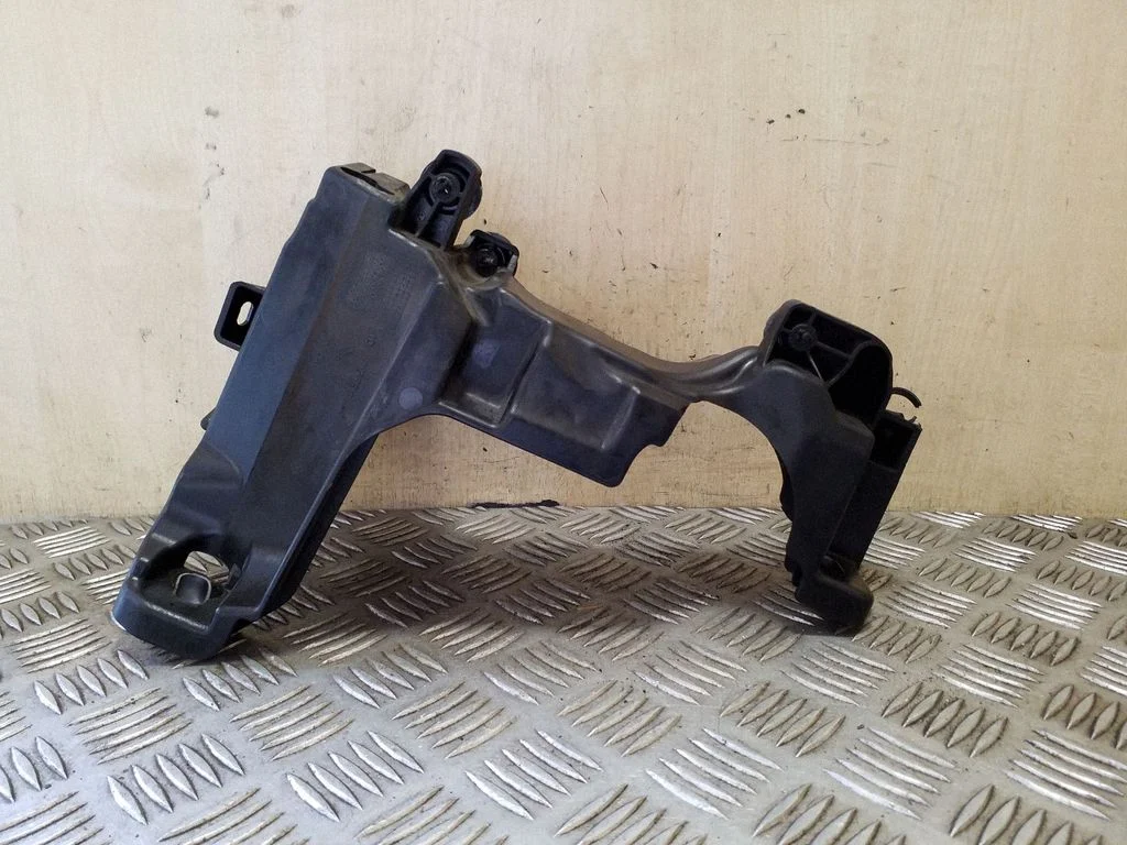 Kita variklio skyriaus detalė