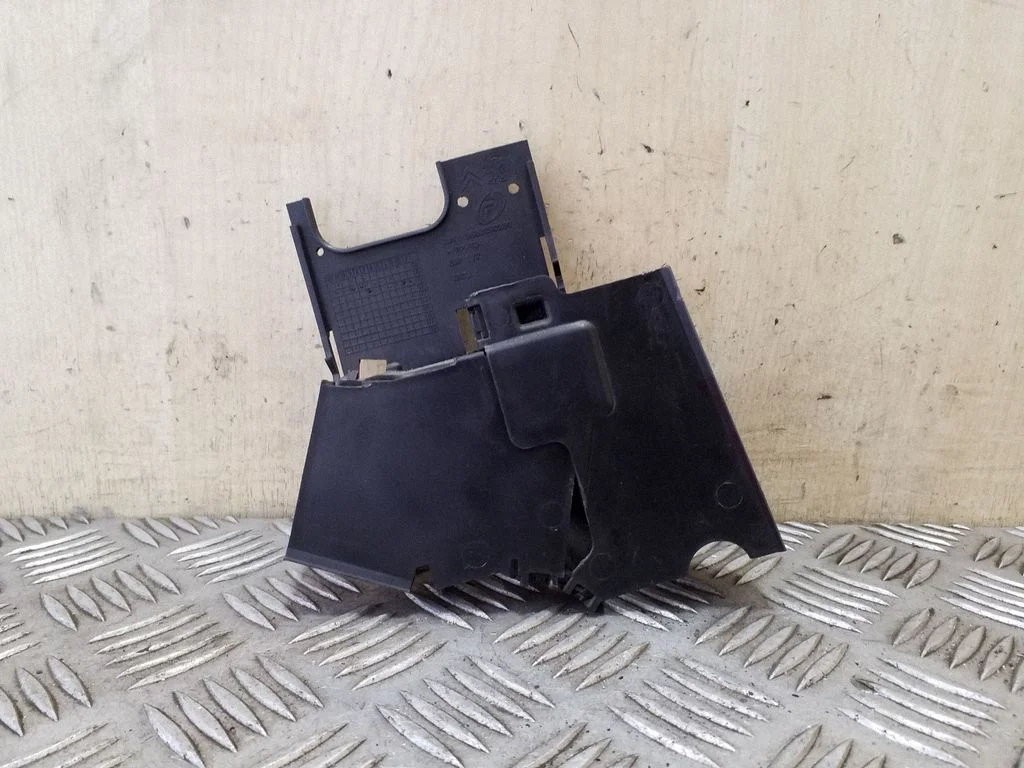 Kita variklio skyriaus detalė