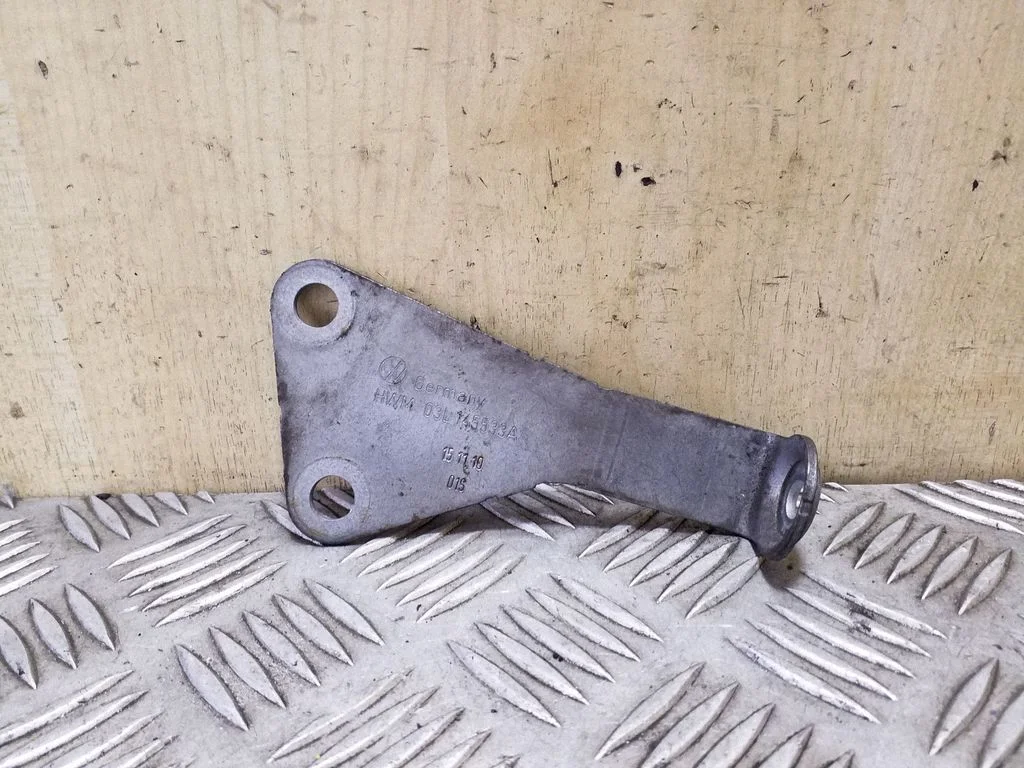 Kita variklio skyriaus detalė