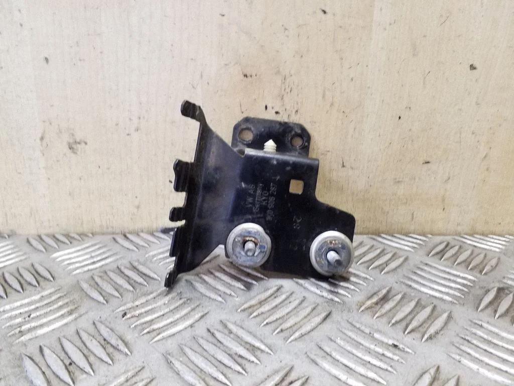Kita variklio skyriaus detalė