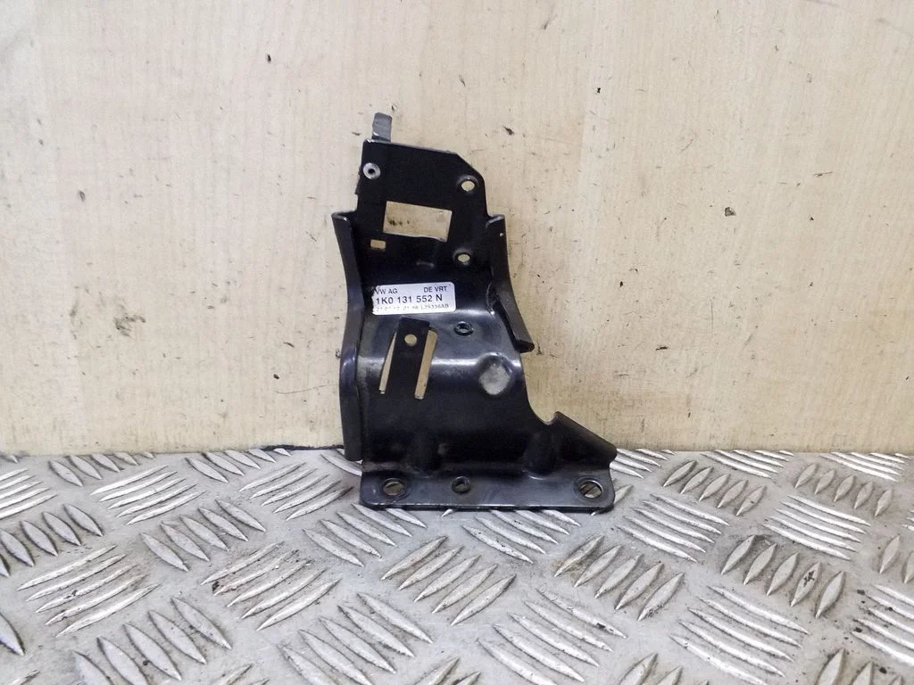 Kita variklio skyriaus detalė