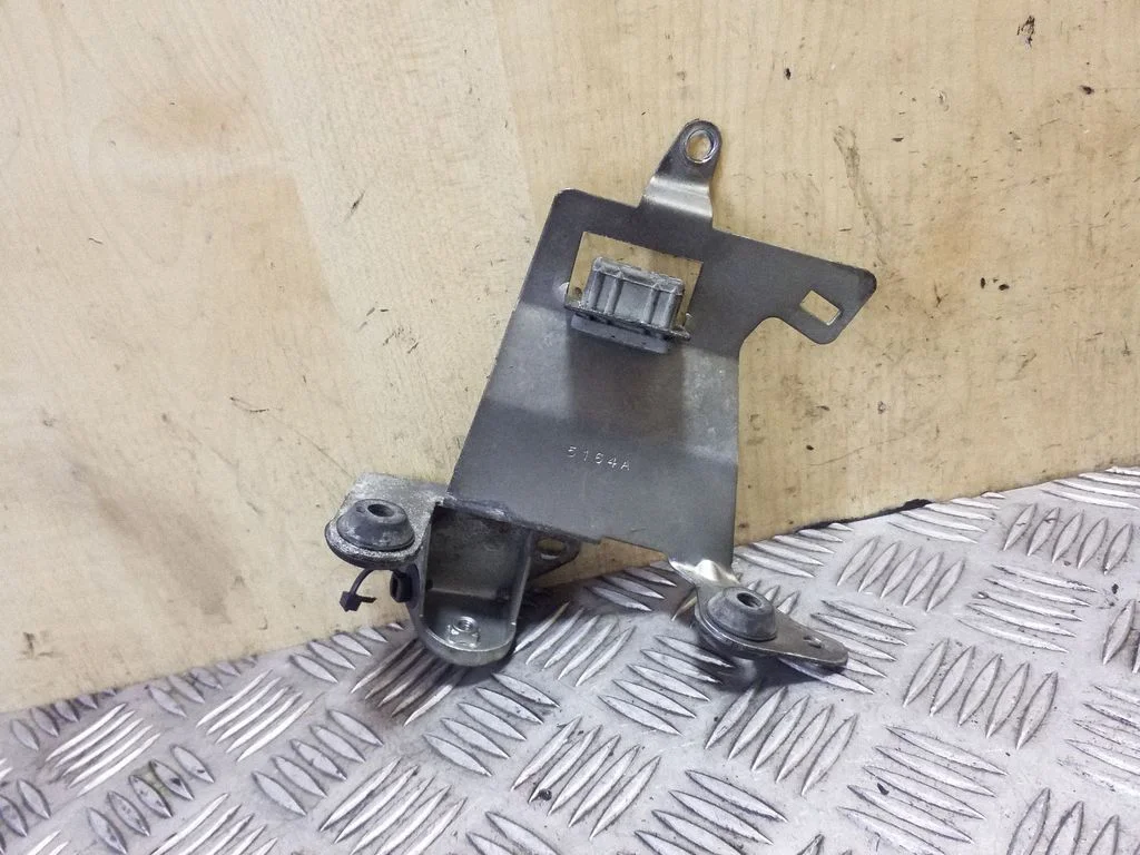 Kita variklio skyriaus detalė