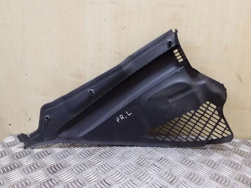 Kita variklio skyriaus detalė