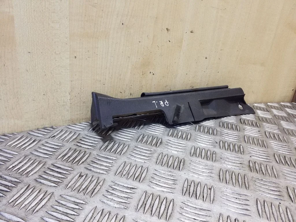 Kita variklio skyriaus detalė