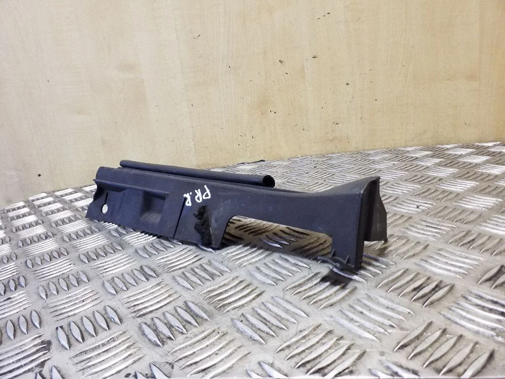 Kita variklio skyriaus detalė