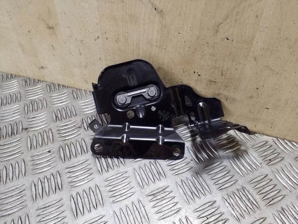 Kita variklio skyriaus detalė