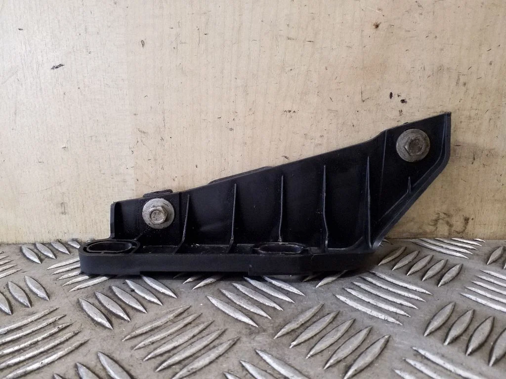 Kita variklio skyriaus detalė