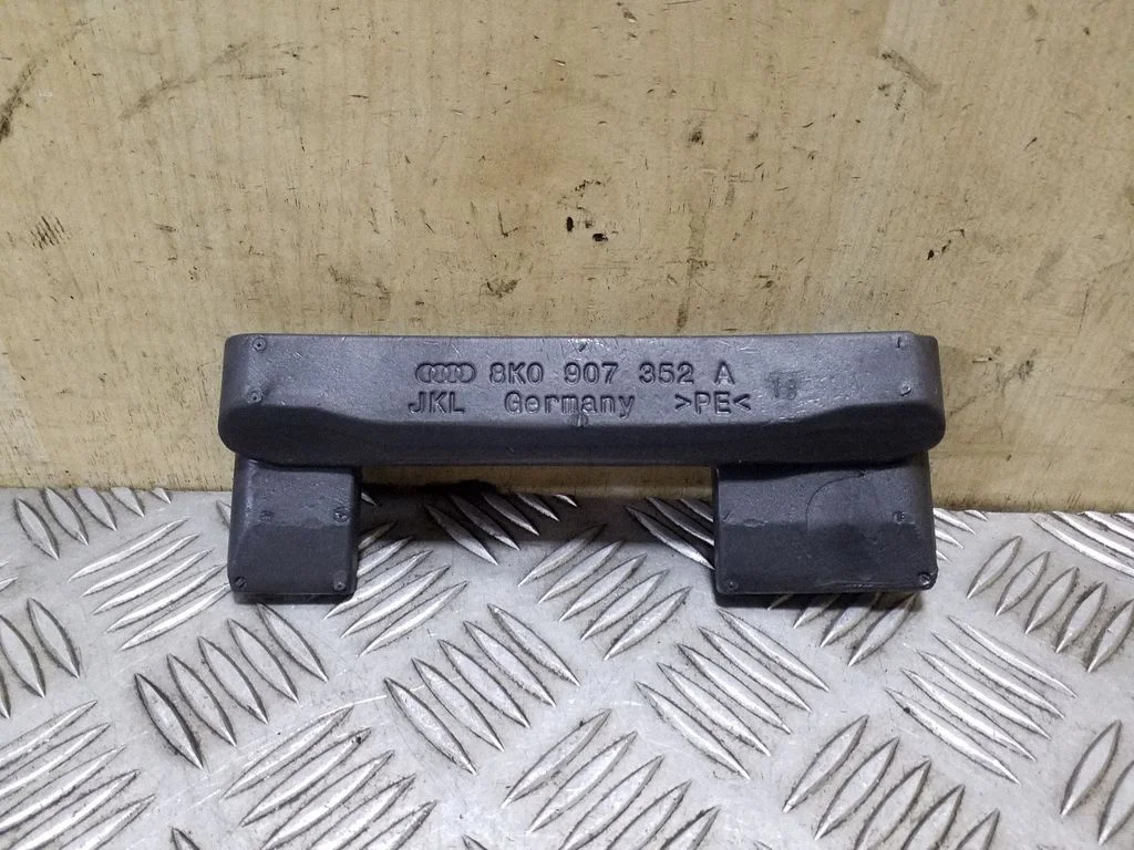 Kita variklio skyriaus detalė