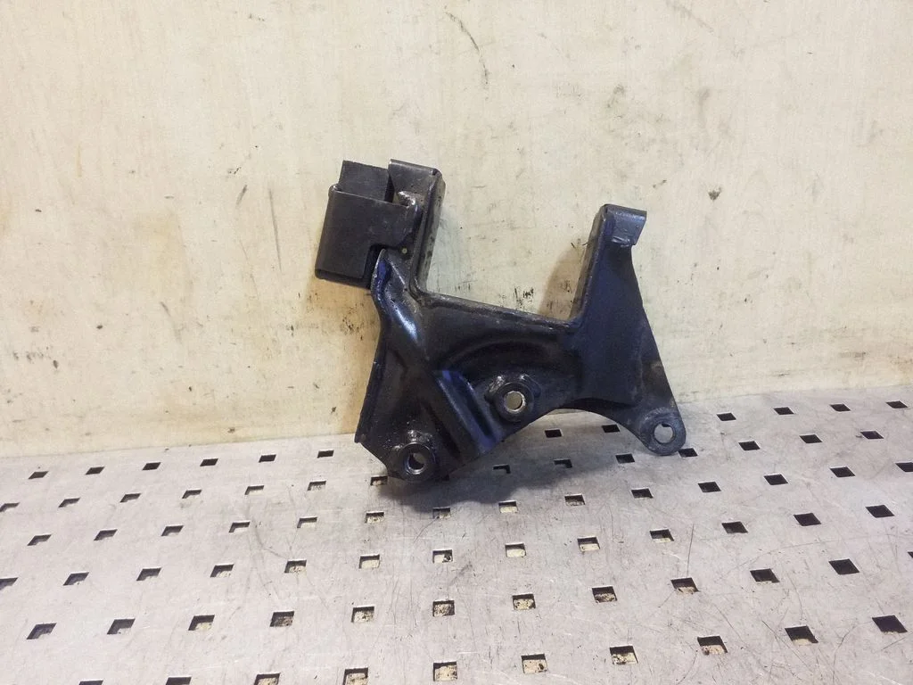 Kita variklio skyriaus detalė