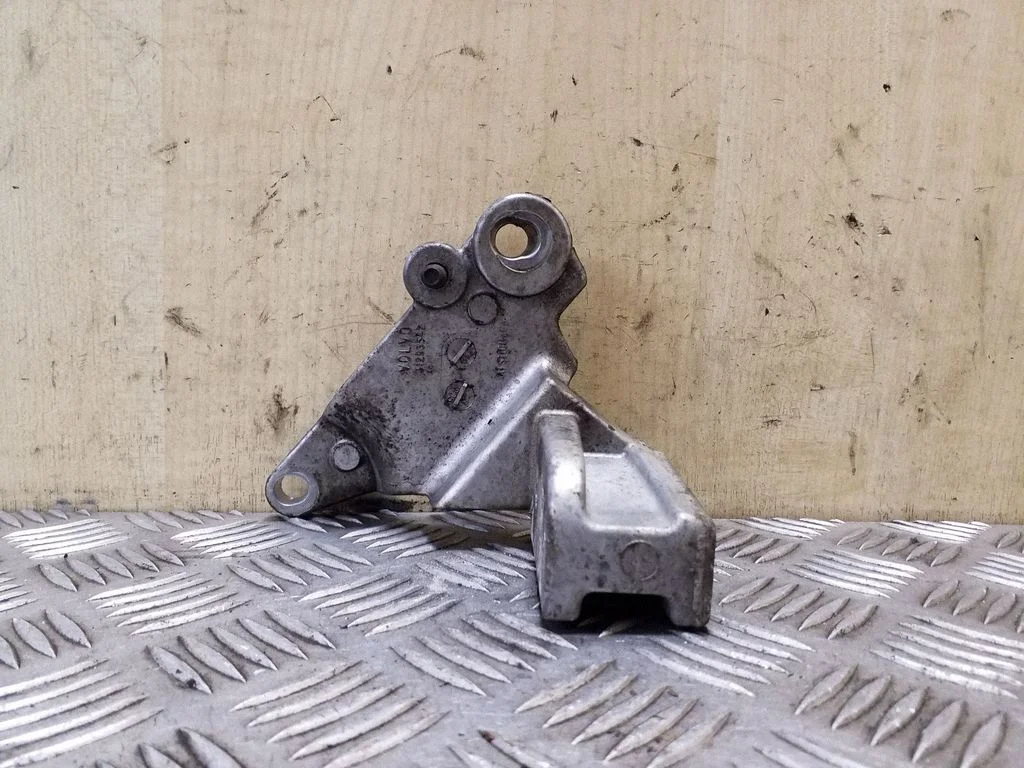 Kita variklio skyriaus detalė