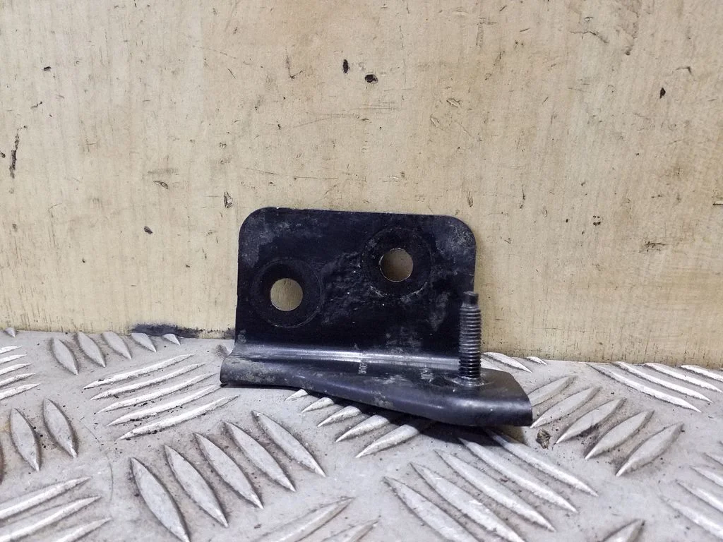 Kita variklio skyriaus detalė