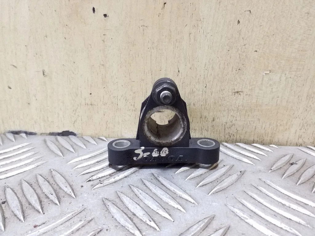 Kita variklio skyriaus detalė