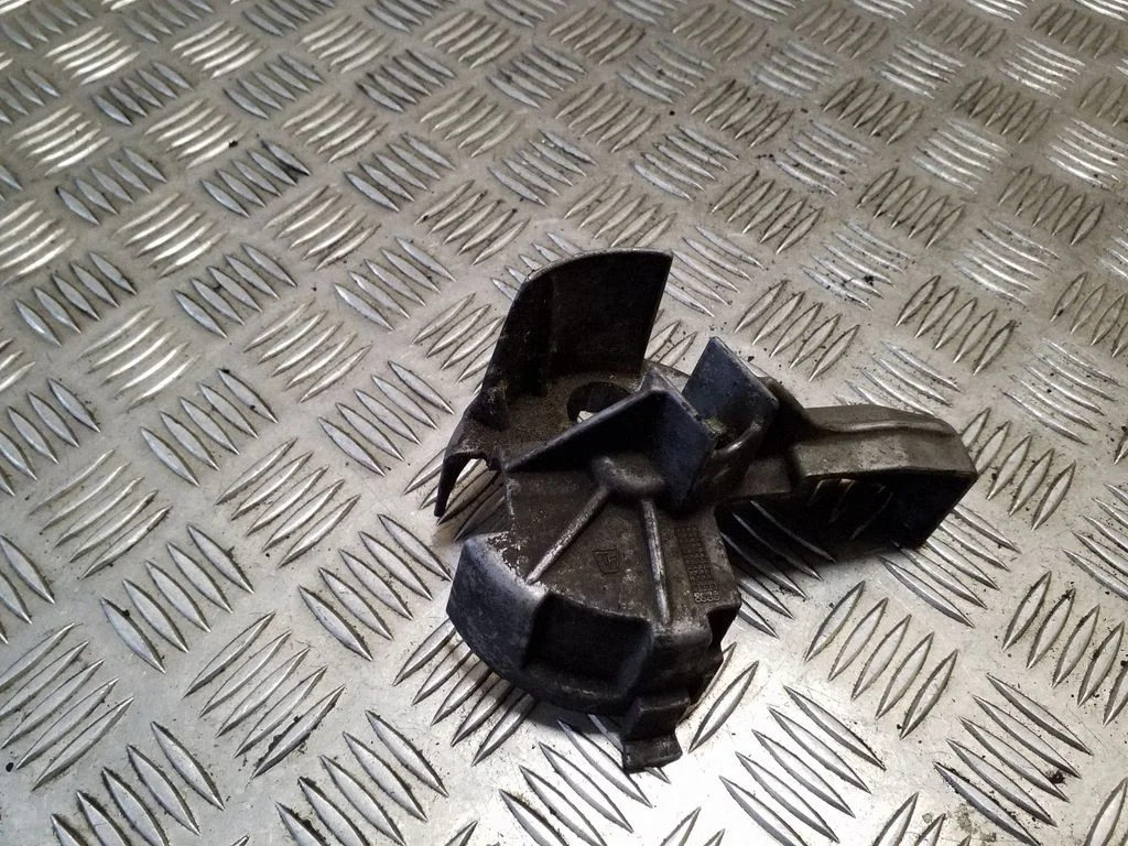 Kita variklio skyriaus detalė