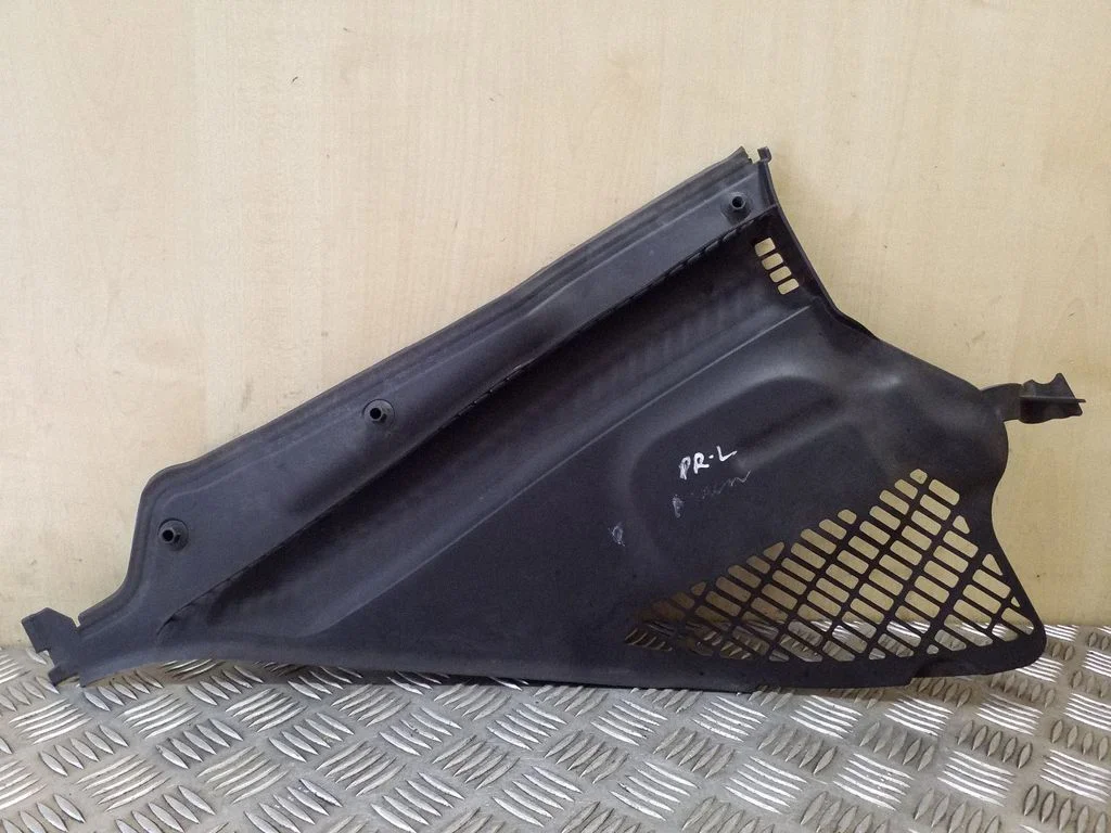 Kita variklio skyriaus detalė
