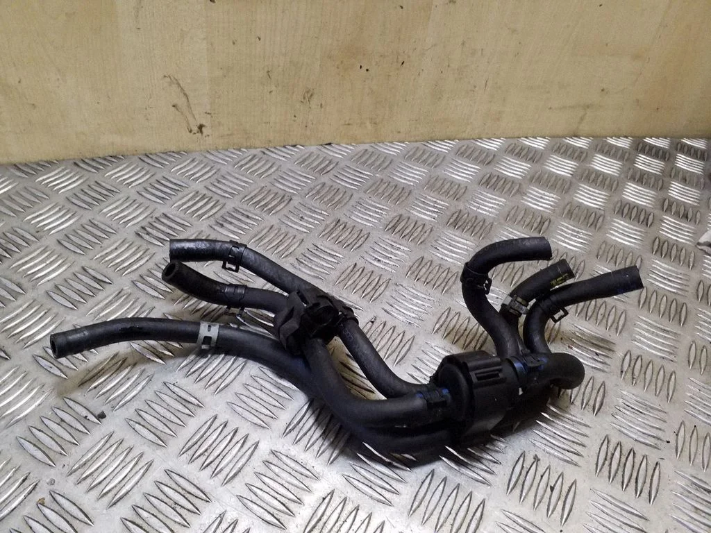 Kita variklio skyriaus detalė
