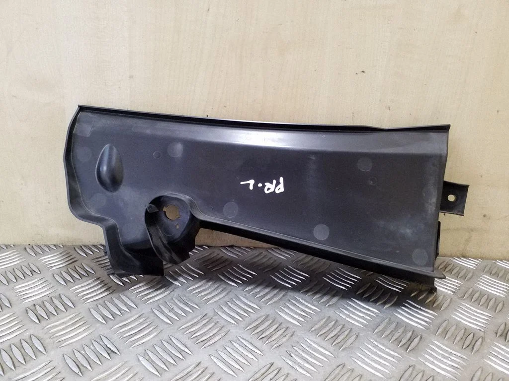 Kita variklio skyriaus detalė