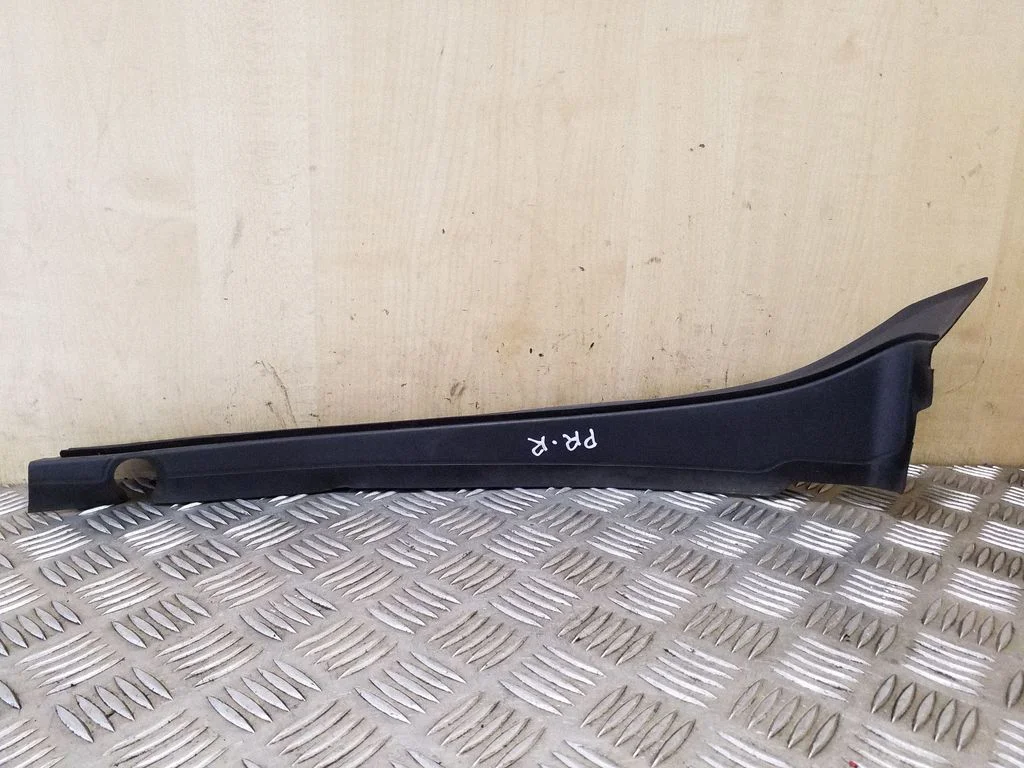 Kita variklio skyriaus detalė