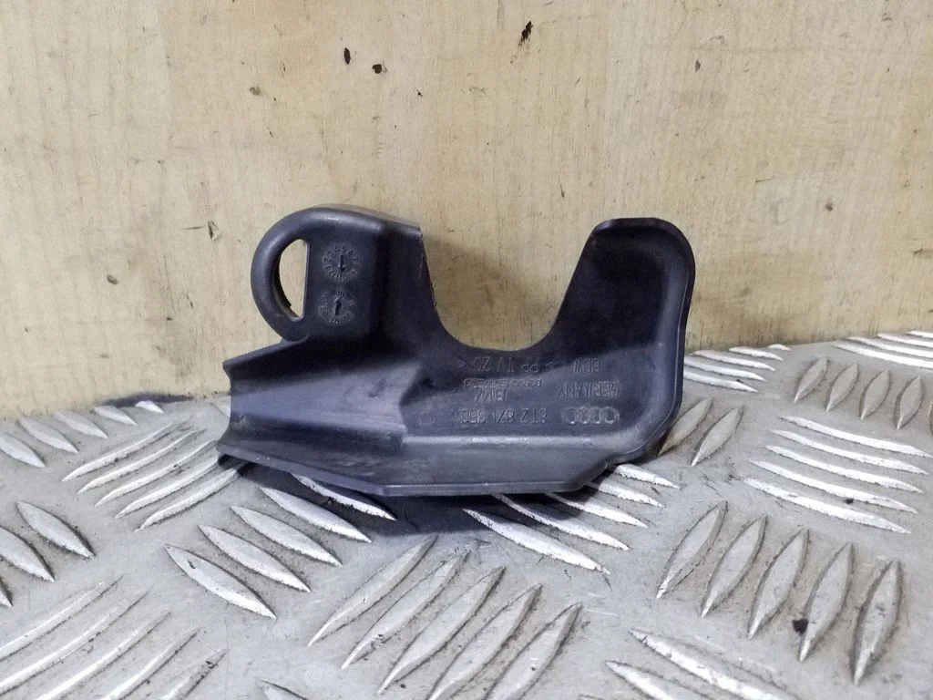 Kita variklio skyriaus detalė