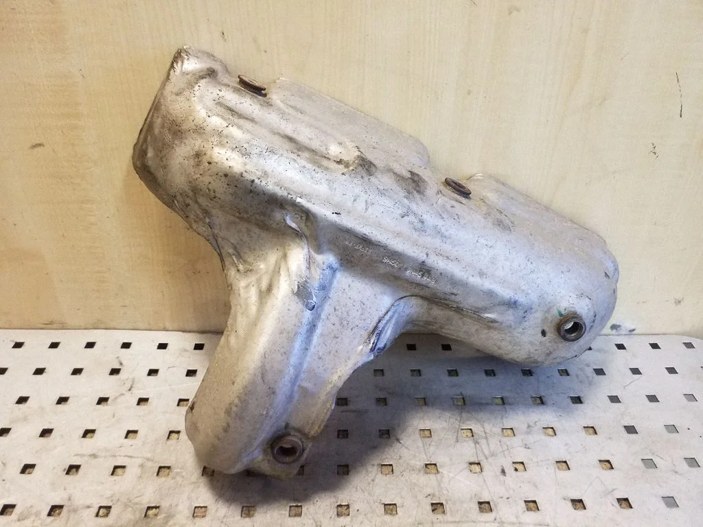 Kita variklio skyriaus detalė