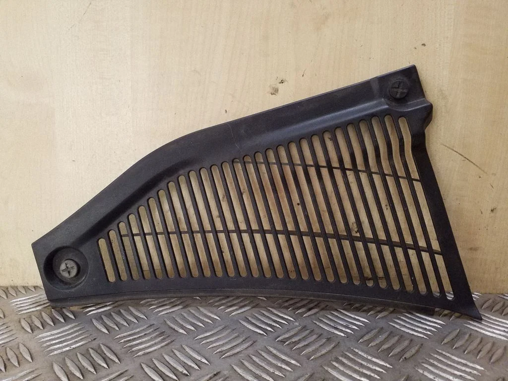 Kita variklio skyriaus detalė