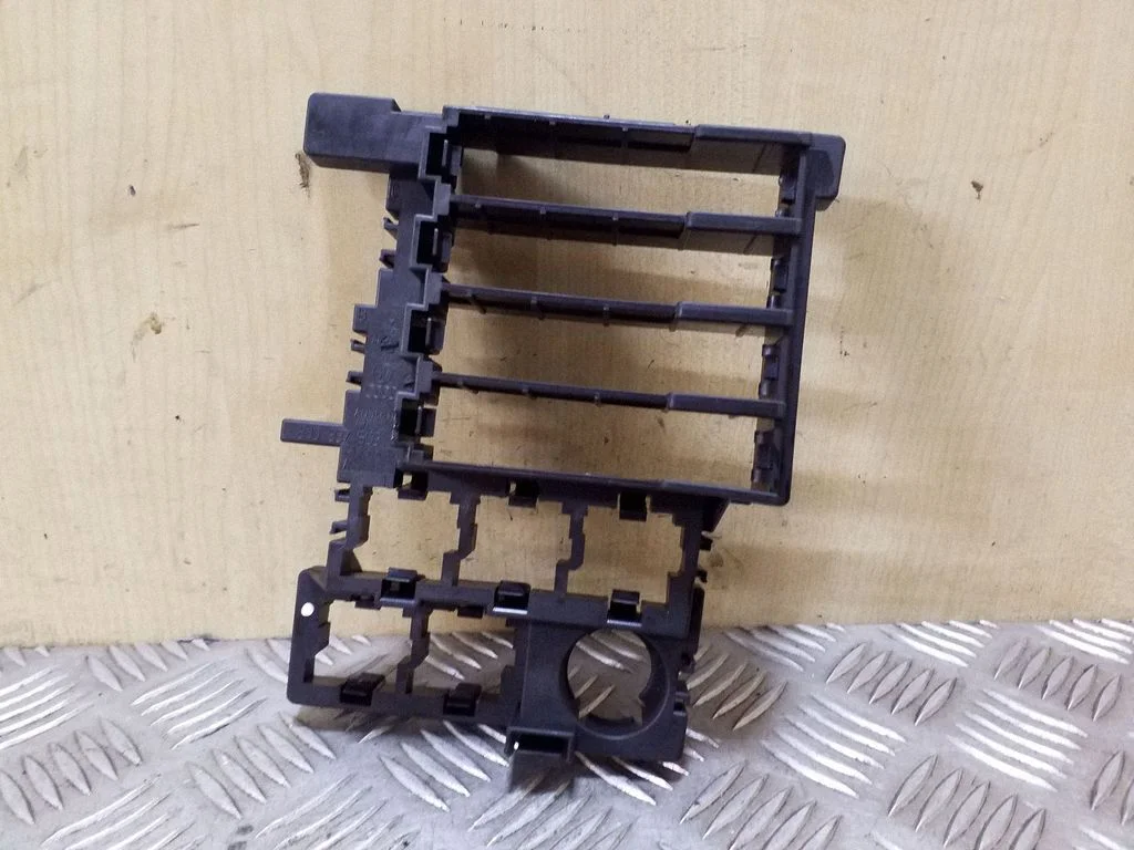 Kita variklio skyriaus detalė