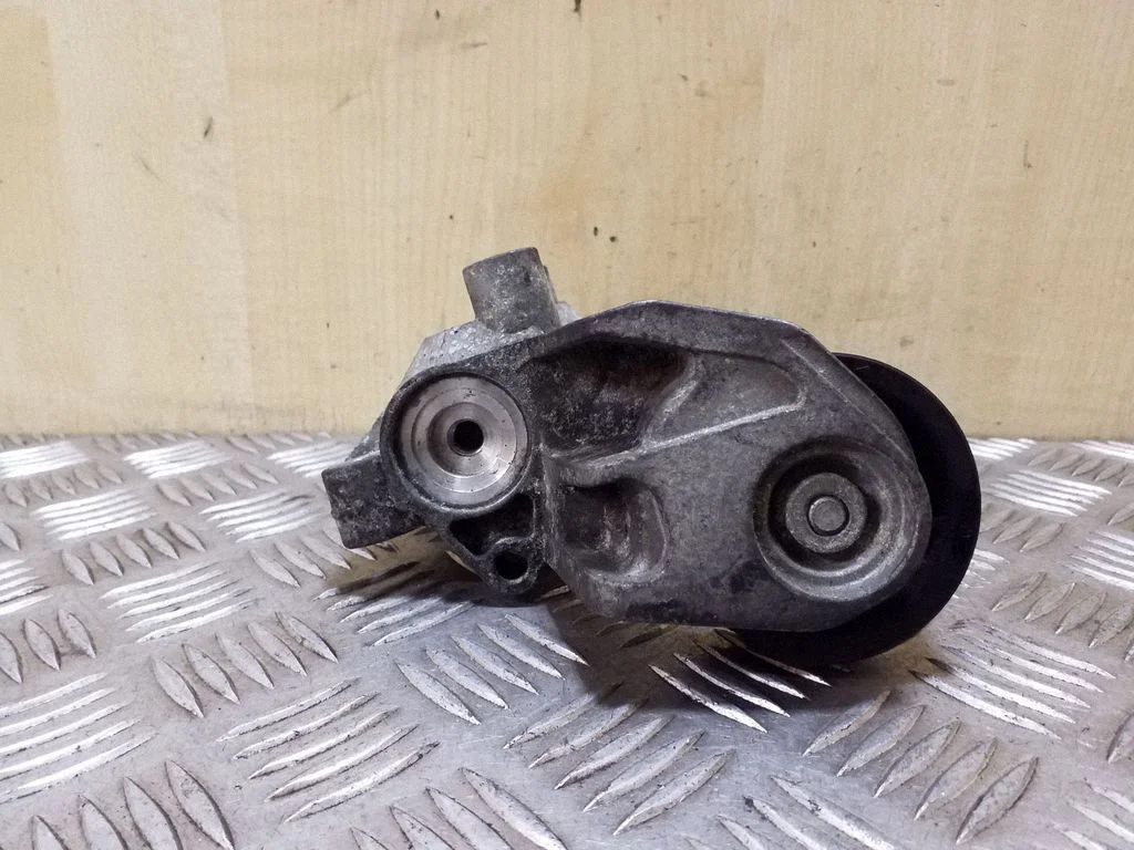 Kita variklio skyriaus detalė