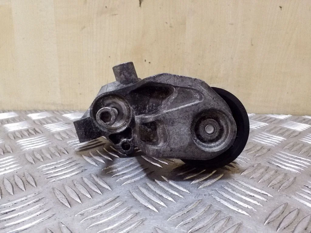 Kita variklio skyriaus detalė